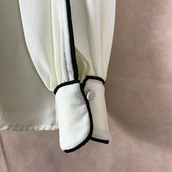 VINCE CAMUTO Ivory Contrast Piping Crepe Blouse XS - Picture 4 of 9